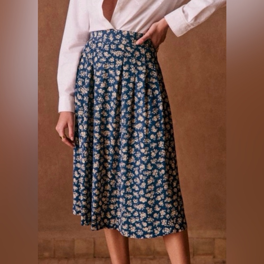 SÉZANE Alicia Skirt / Blue with Cream Flowers / Size 38 (FR)